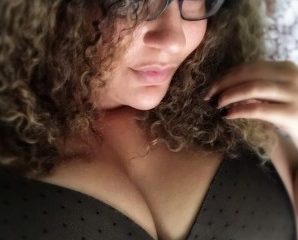 Phone chat with BBW LolaSaintJames longs for skype quality time